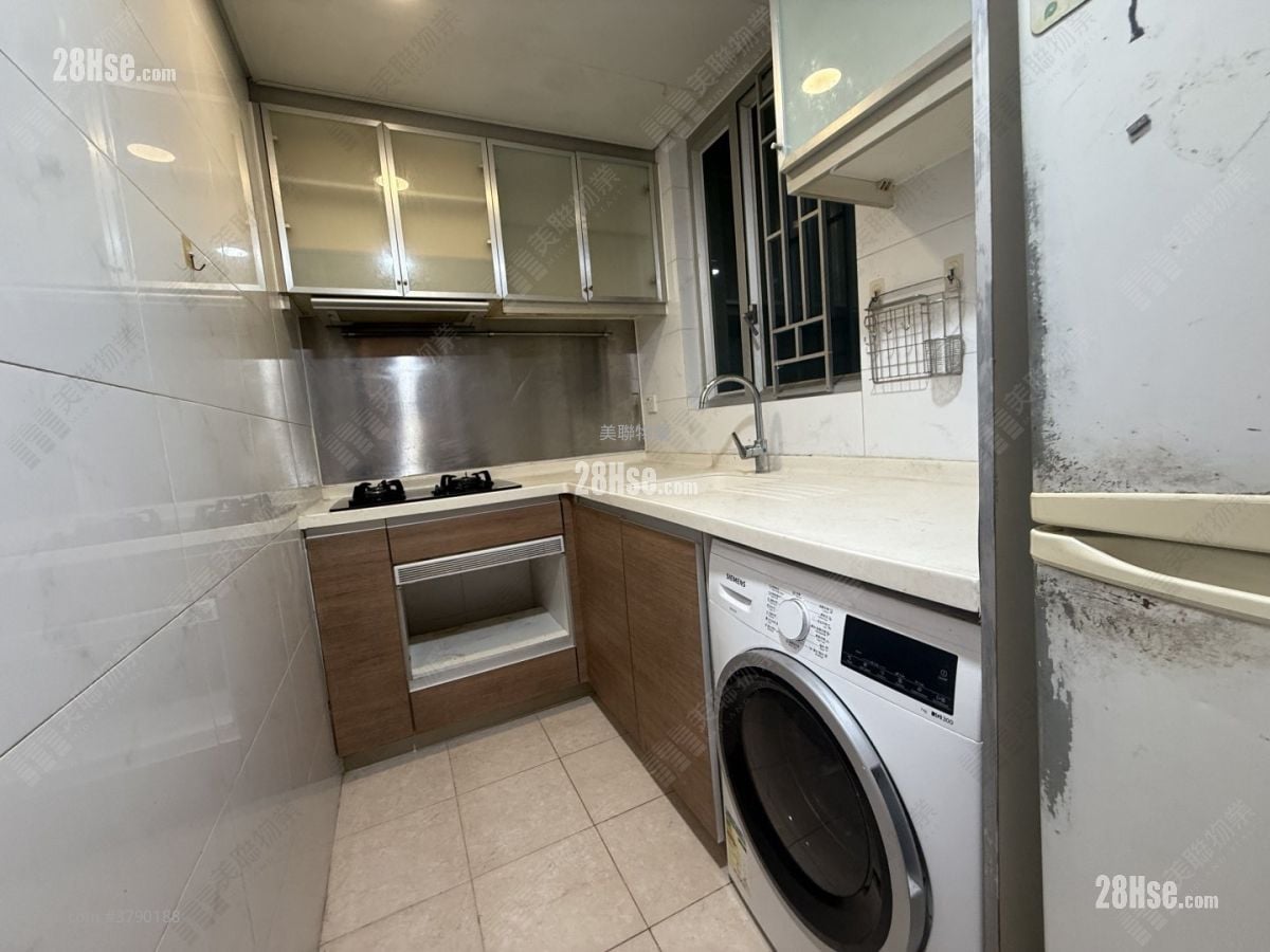 Indihome Sell 3 Bedrooms 538 ft²