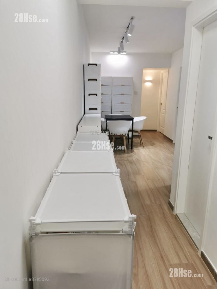 Fu Keung Court Sell 3 Bedrooms , 1 Bathroom 577 ft²