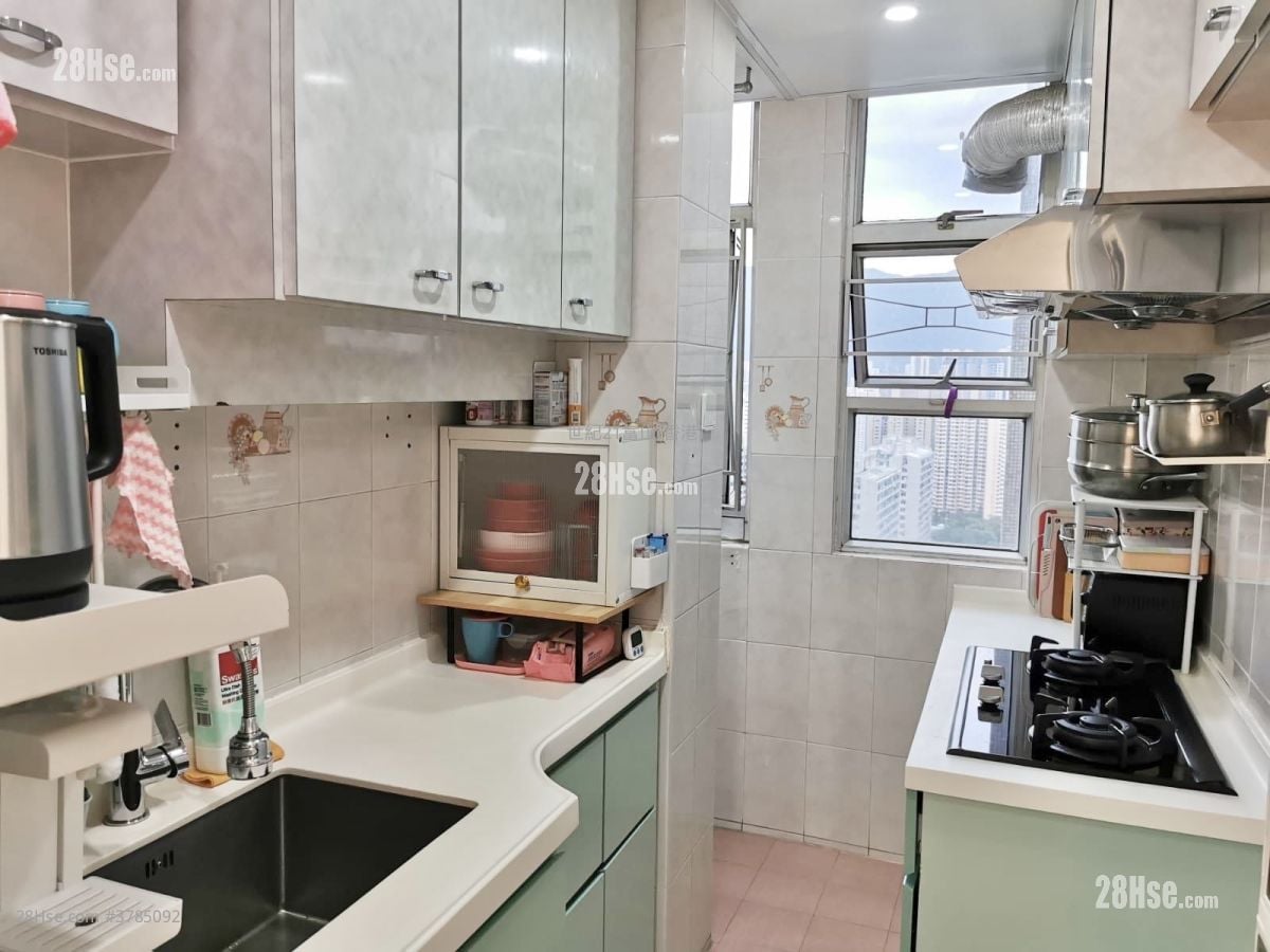 Fu Keung Court Sell 3 Bedrooms , 1 Bathroom 577 ft²