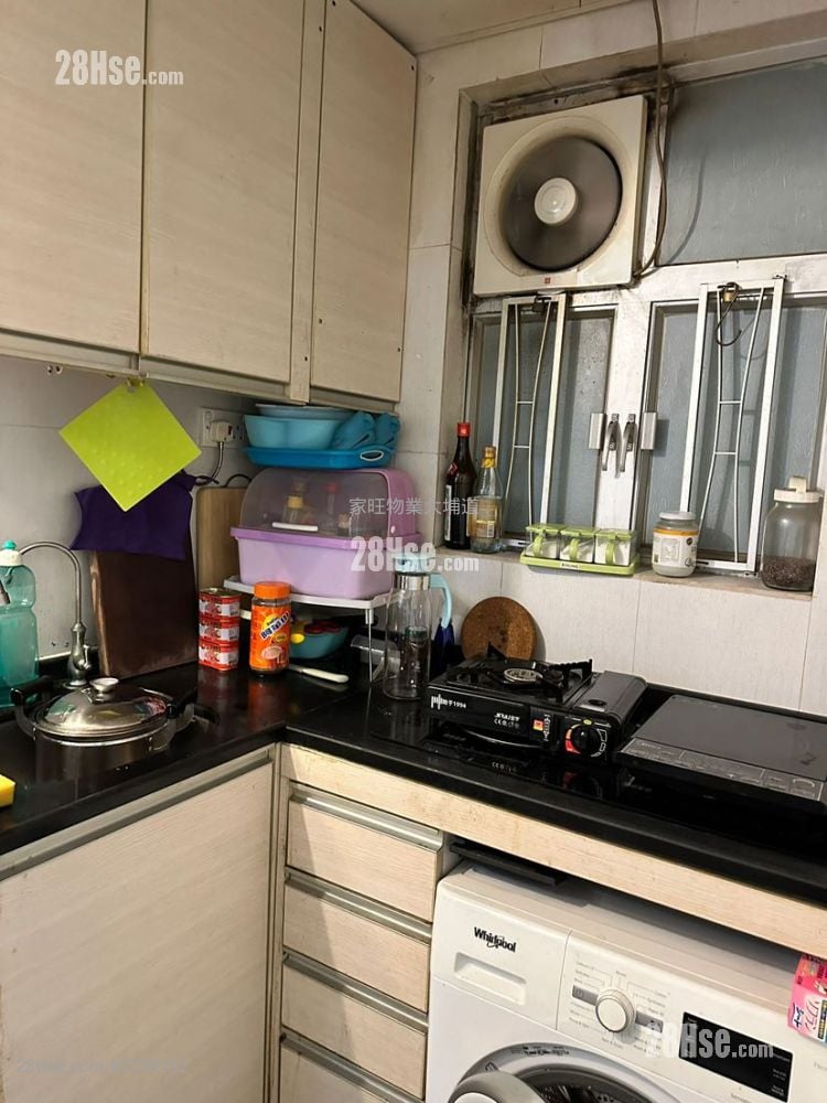 Tung Shing Court Sell 2 Bedrooms , 1 Bathroom 268 ft²