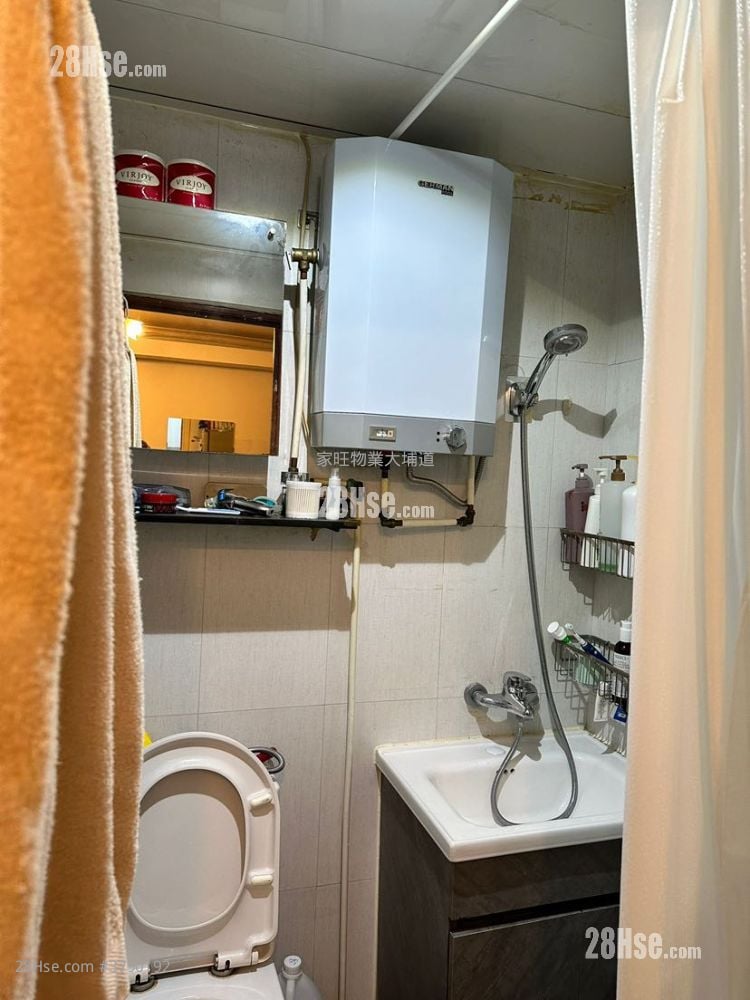 Tung Shing Court Sell 2 Bedrooms , 1 Bathroom 268 ft²