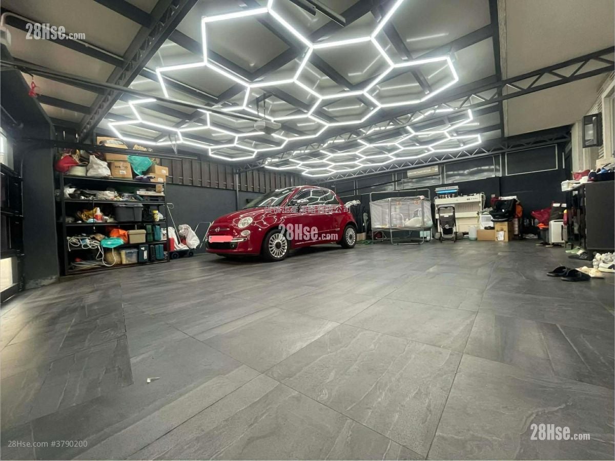 Village Sell 700 ft²