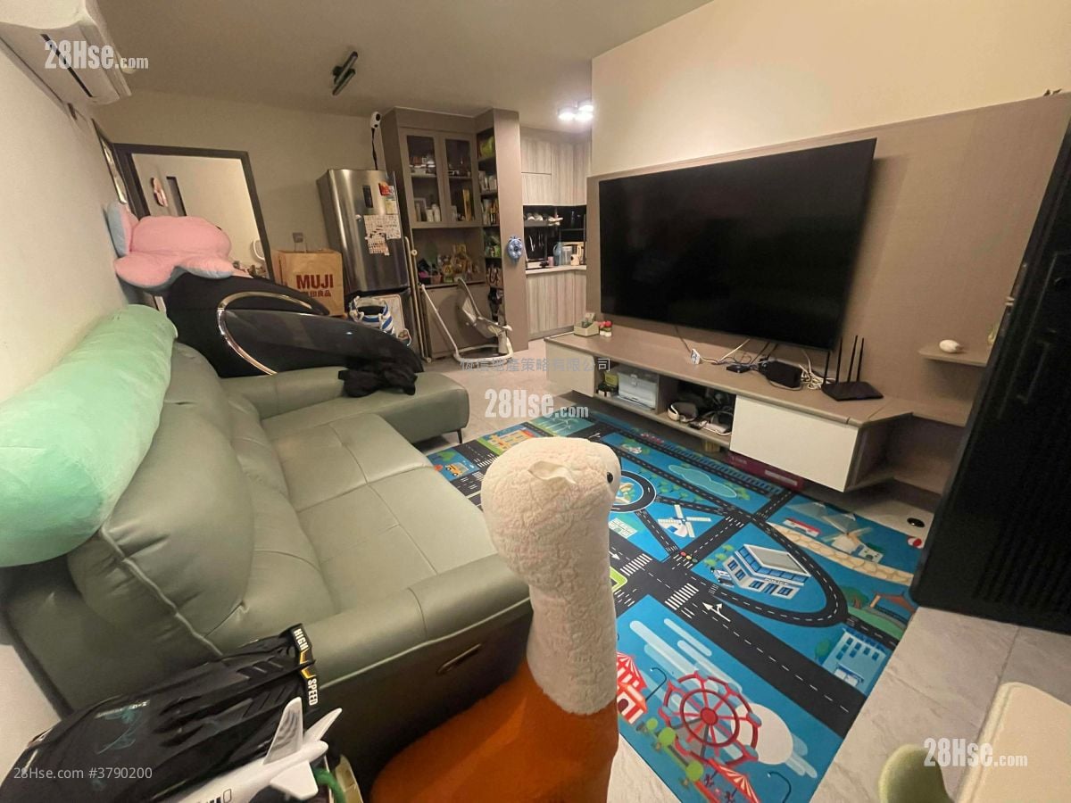 Village Sell 700 ft²