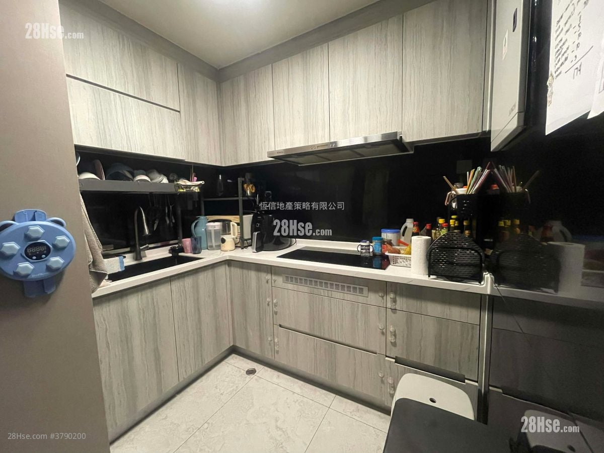 Village Sell 700 ft²