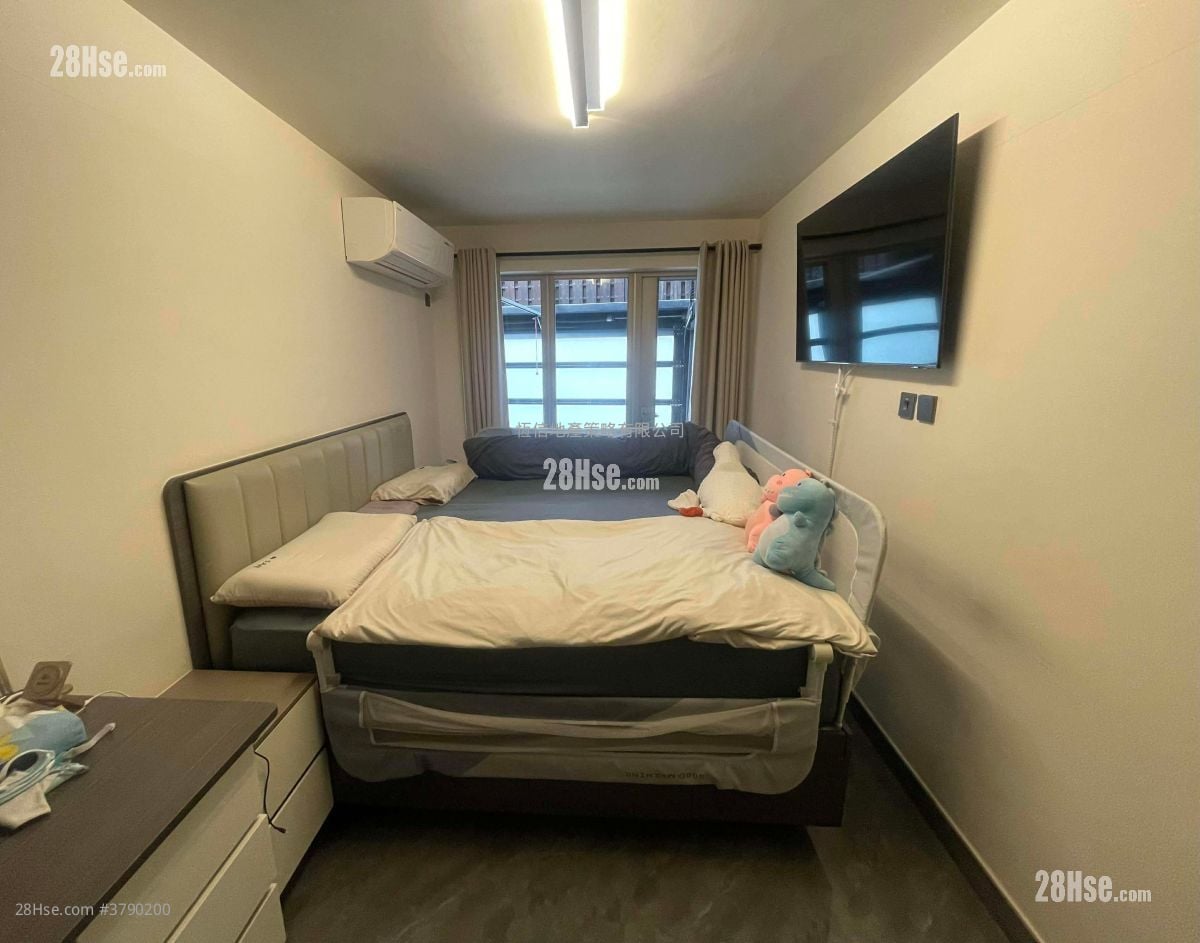 Village Sell 700 ft²