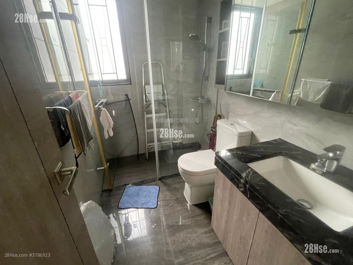 Aurora Rental 3 Bedrooms , 2 Bathrooms 690 ft²