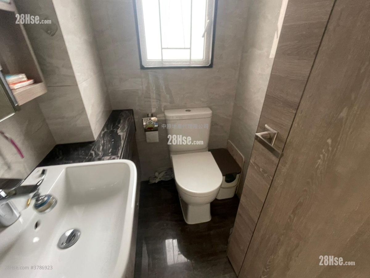 Aurora Rental 3 Bedrooms , 2 Bathrooms 690 ft²