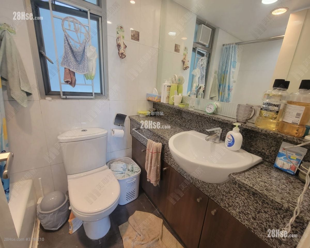 Tseung Kwan O Plaza Sell 3 Bedrooms 648 ft²
