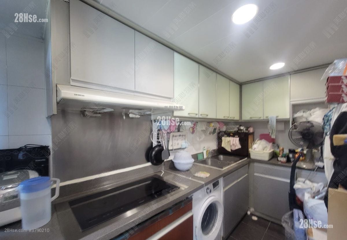Tseung Kwan O Plaza Sell 3 Bedrooms 648 ft²