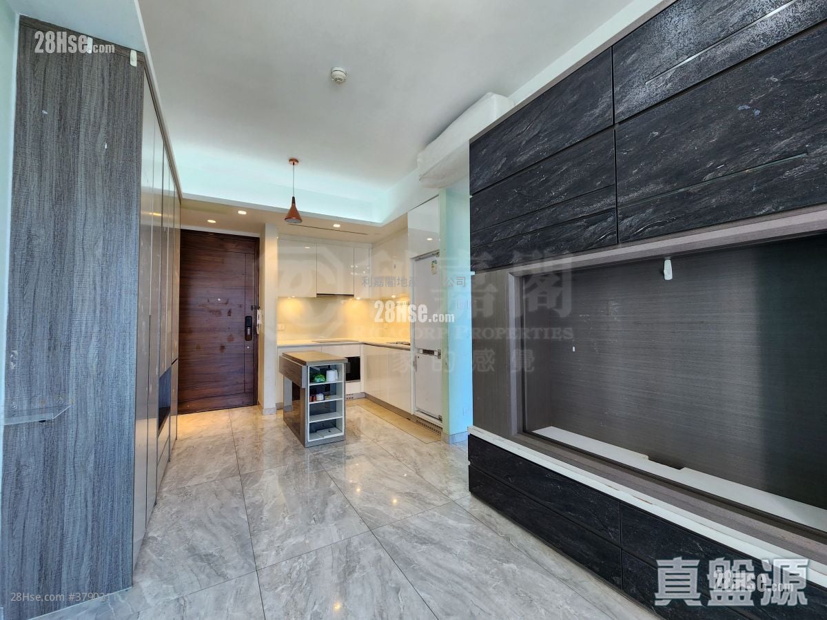 Savannah Sell 2 Bedrooms , 1 Bathroom 464 ft²