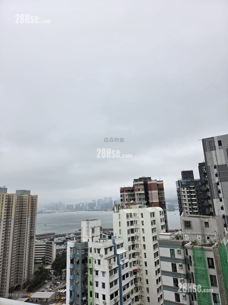 Eastway Towers Sell 2 Bedrooms , 1 Bathroom 471 ft²