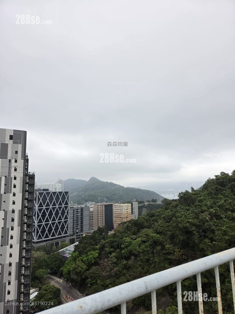 Eastway Towers Sell 2 Bedrooms , 1 Bathroom 471 ft²