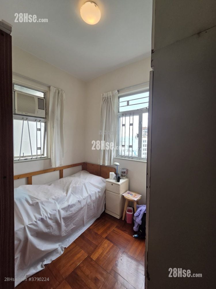 Eastway Towers Sell 2 Bedrooms , 1 Bathroom 471 ft²