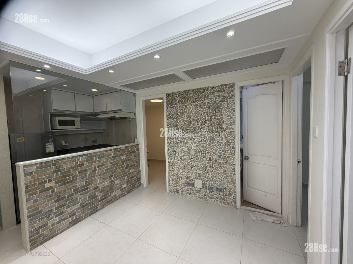 Tonnochy Towers Rental 3 Bedrooms , 1 Bathroom 419 ft²