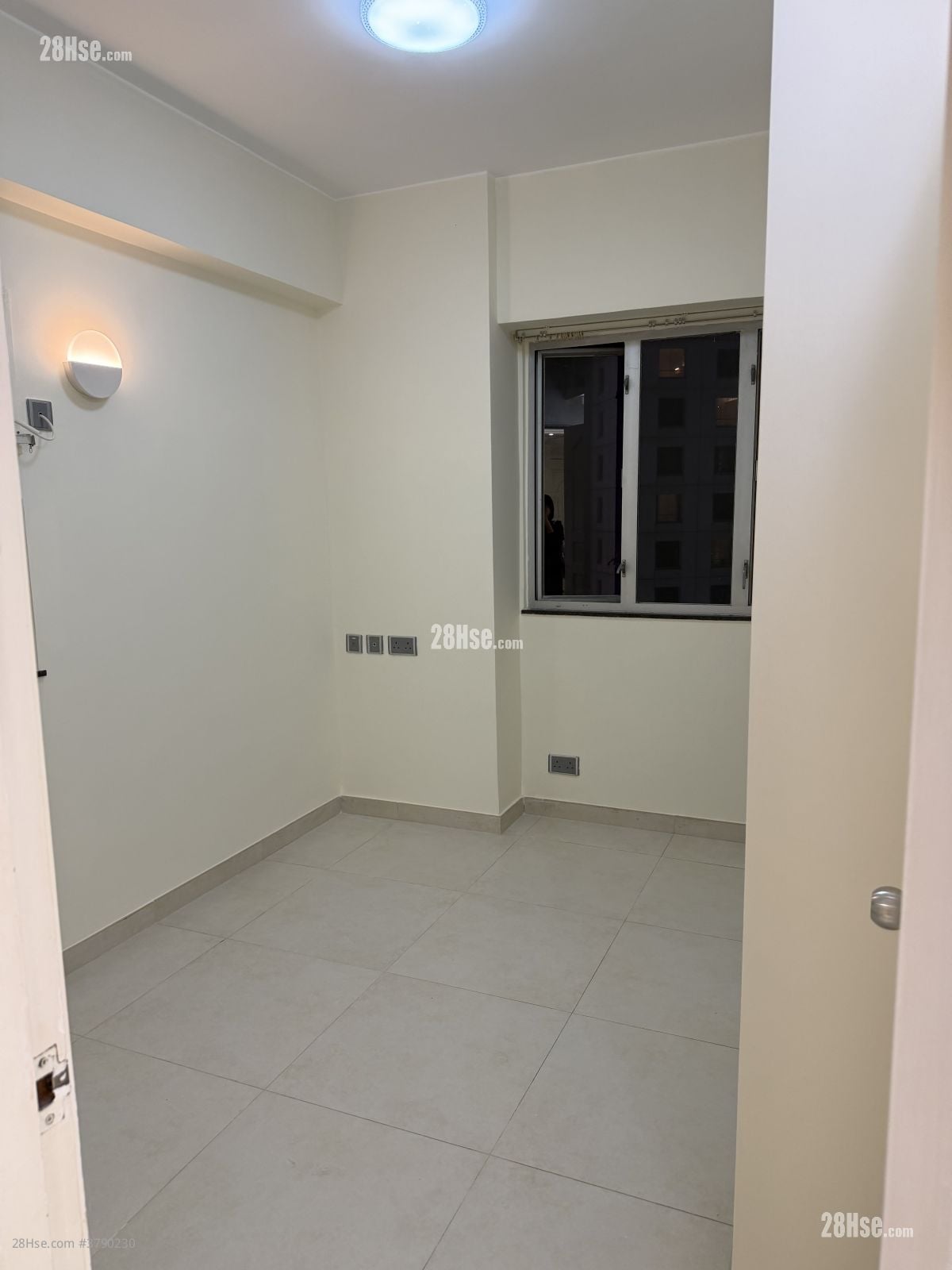 Tonnochy Towers Rental 3 Bedrooms , 1 Bathroom 419 ft²