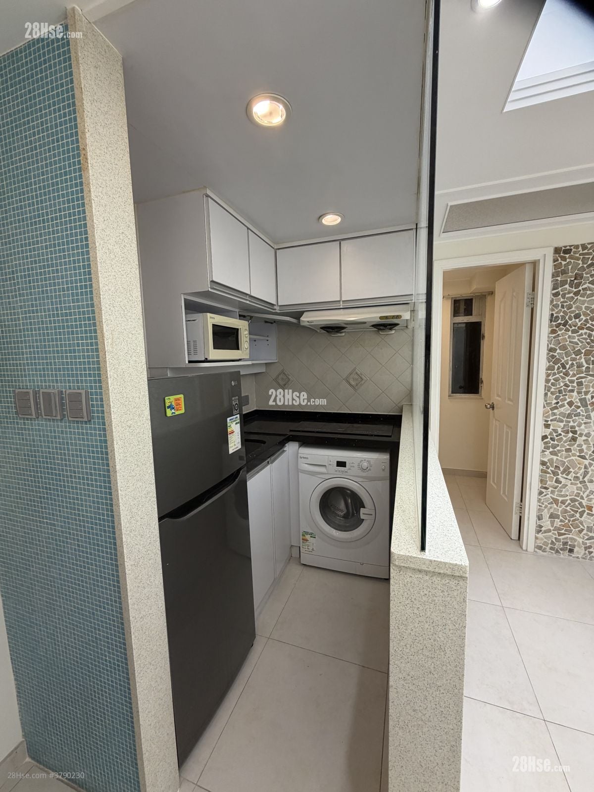 Tonnochy Towers Rental 3 Bedrooms , 1 Bathroom 419 ft²