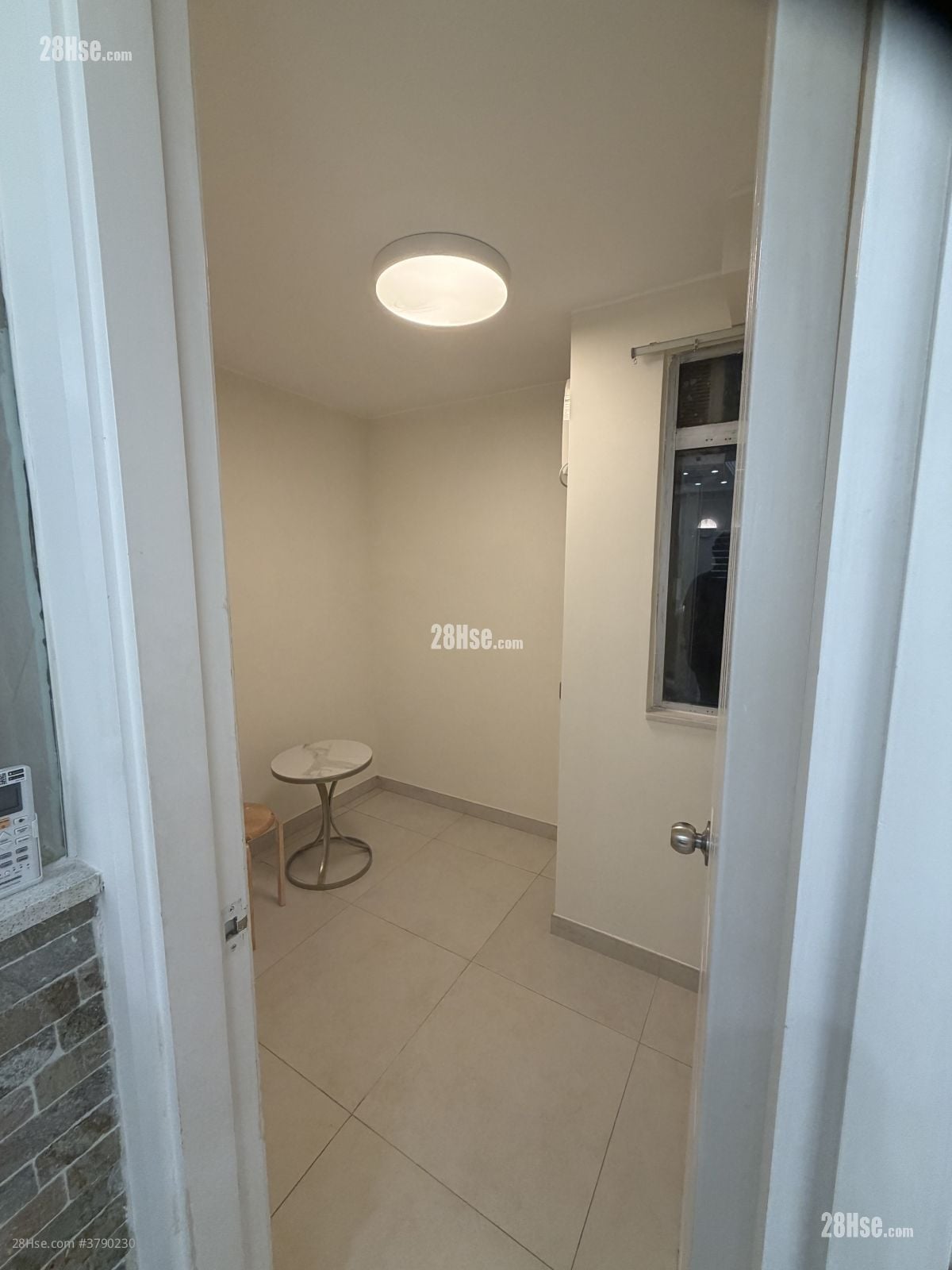 Tonnochy Towers Rental 3 Bedrooms , 1 Bathroom 419 ft²