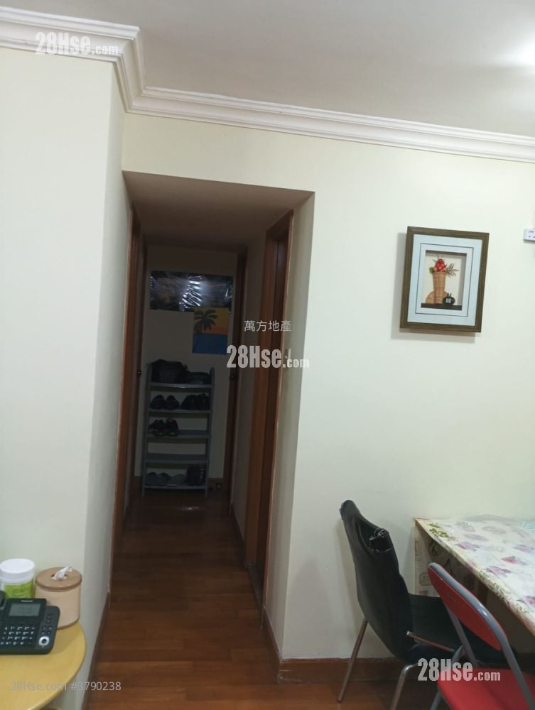 Fung Shing Court Sell 3 Bedrooms , 1 Bathroom 490 ft²