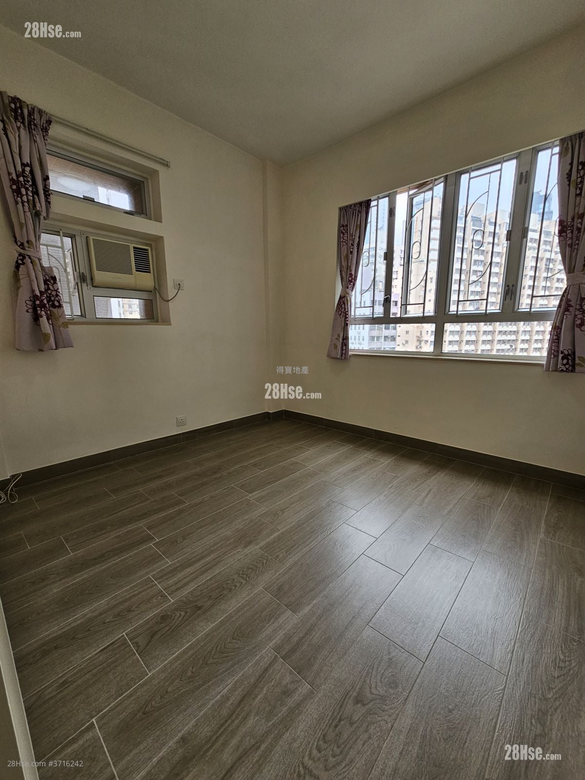 单幢楼房 租盘 3 房 , 1 浴室 591 平方尺