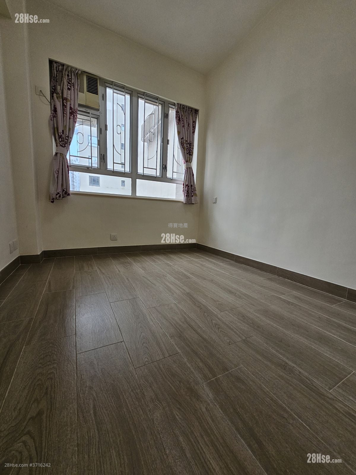 单幢楼房 租盘 3 房 , 1 浴室 591 平方尺