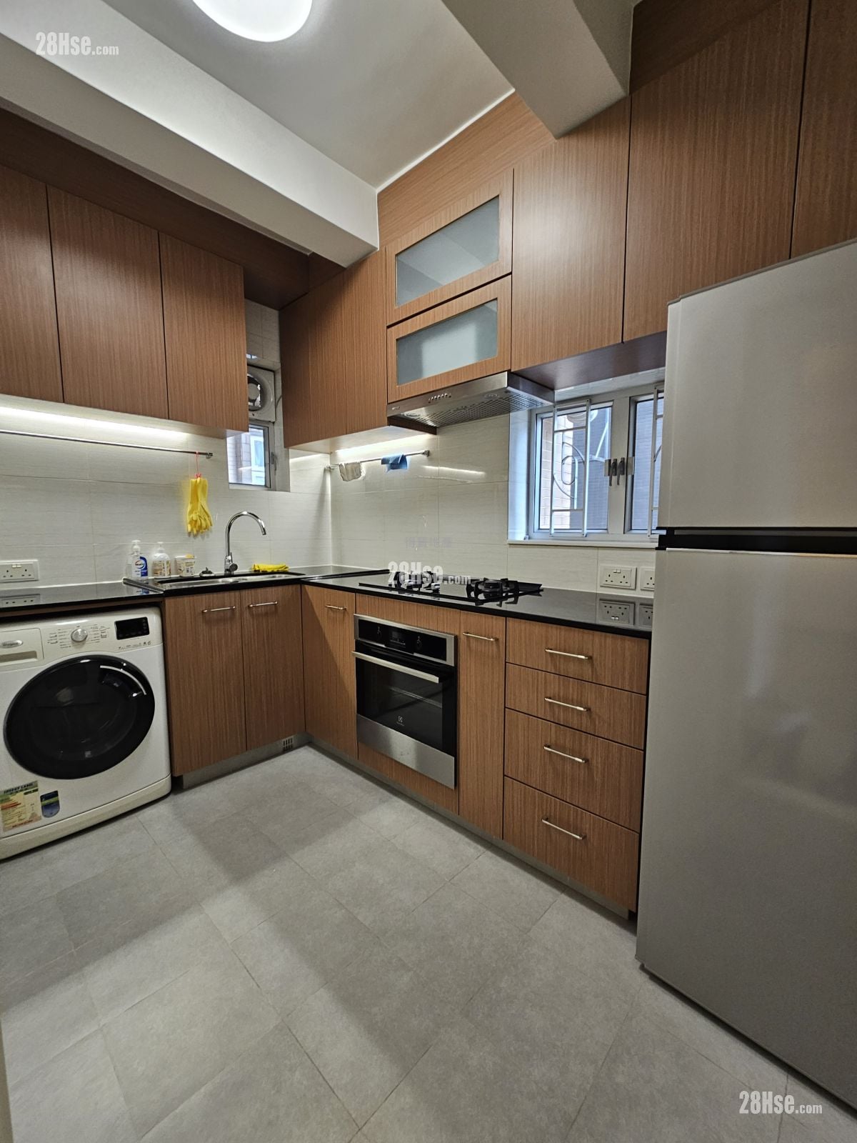 单幢楼房 租盘 3 房 , 1 浴室 591 平方尺