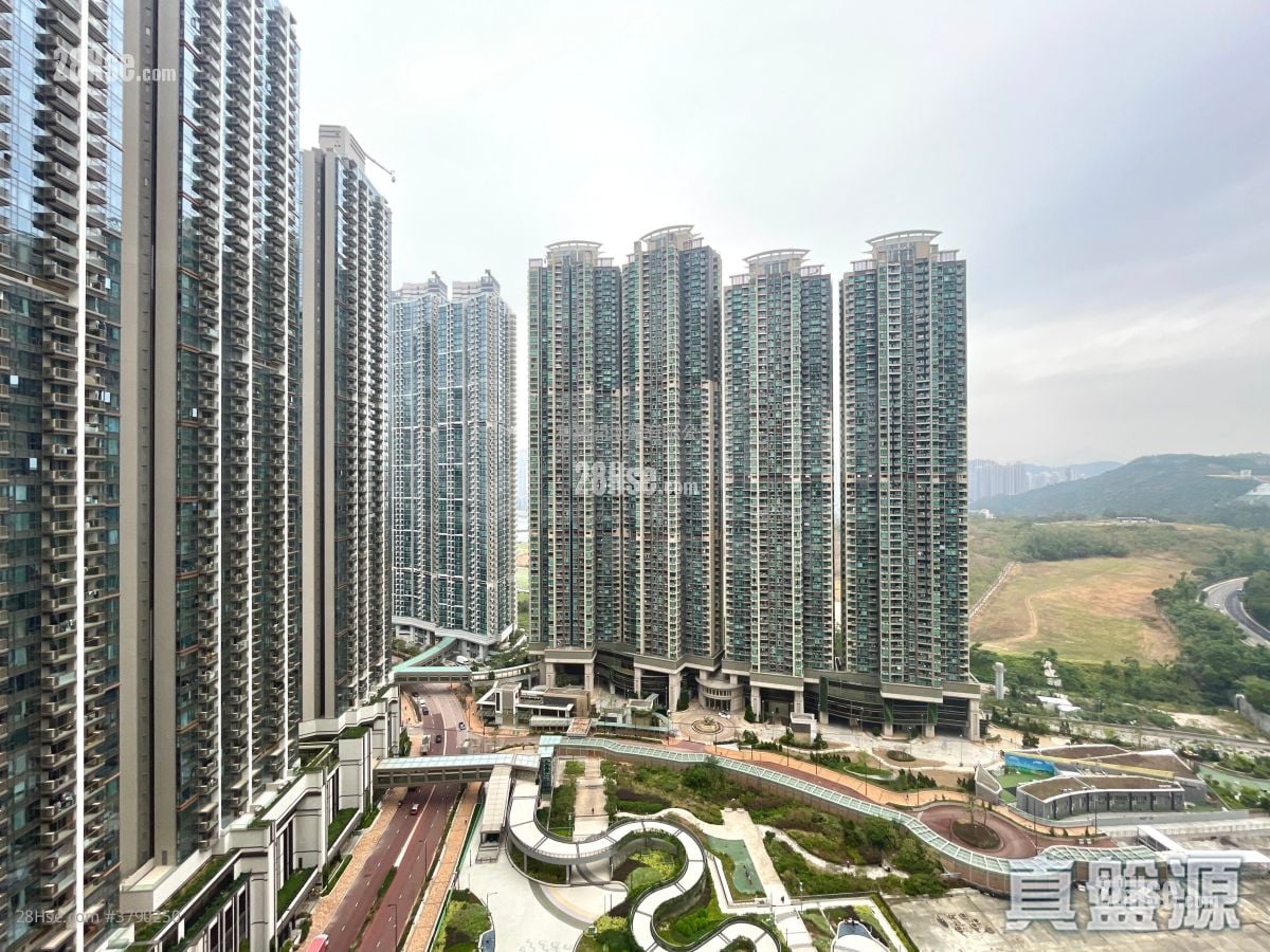 The Capitol Sell 3 Bedrooms , 2 Bathrooms 713 ft²