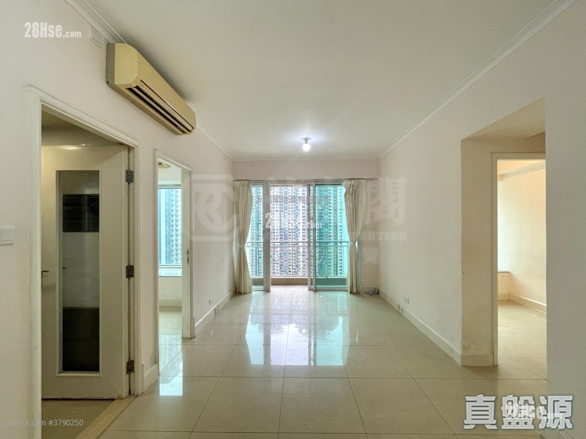 The Capitol Sell 3 Bedrooms , 2 Bathrooms 713 ft²