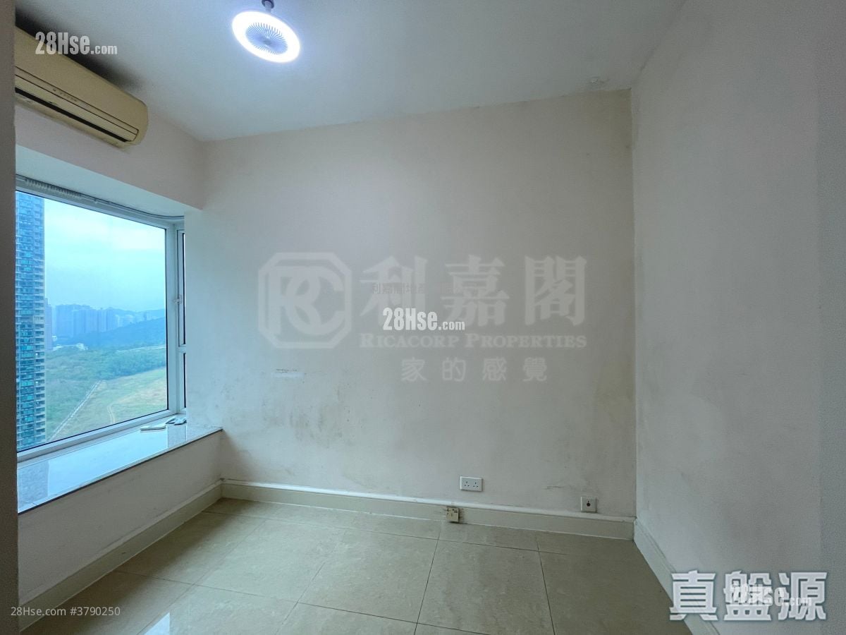 The Capitol Sell 3 Bedrooms , 2 Bathrooms 713 ft²