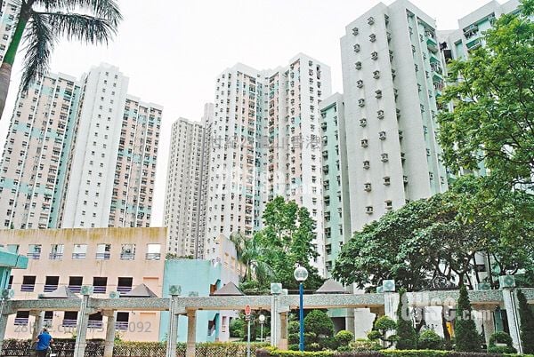 Fu Keung Court Sell 3 Bedrooms , 1 Bathroom 577 ft²