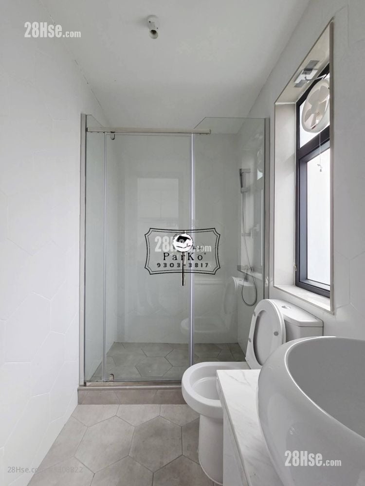 村屋 售盤 3 房 , 2 浴室 700 平方呎