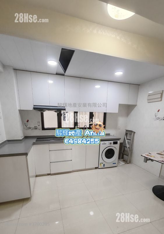 Crystal Court Sell 3 Bedrooms , 2 Bathrooms 712 ft²