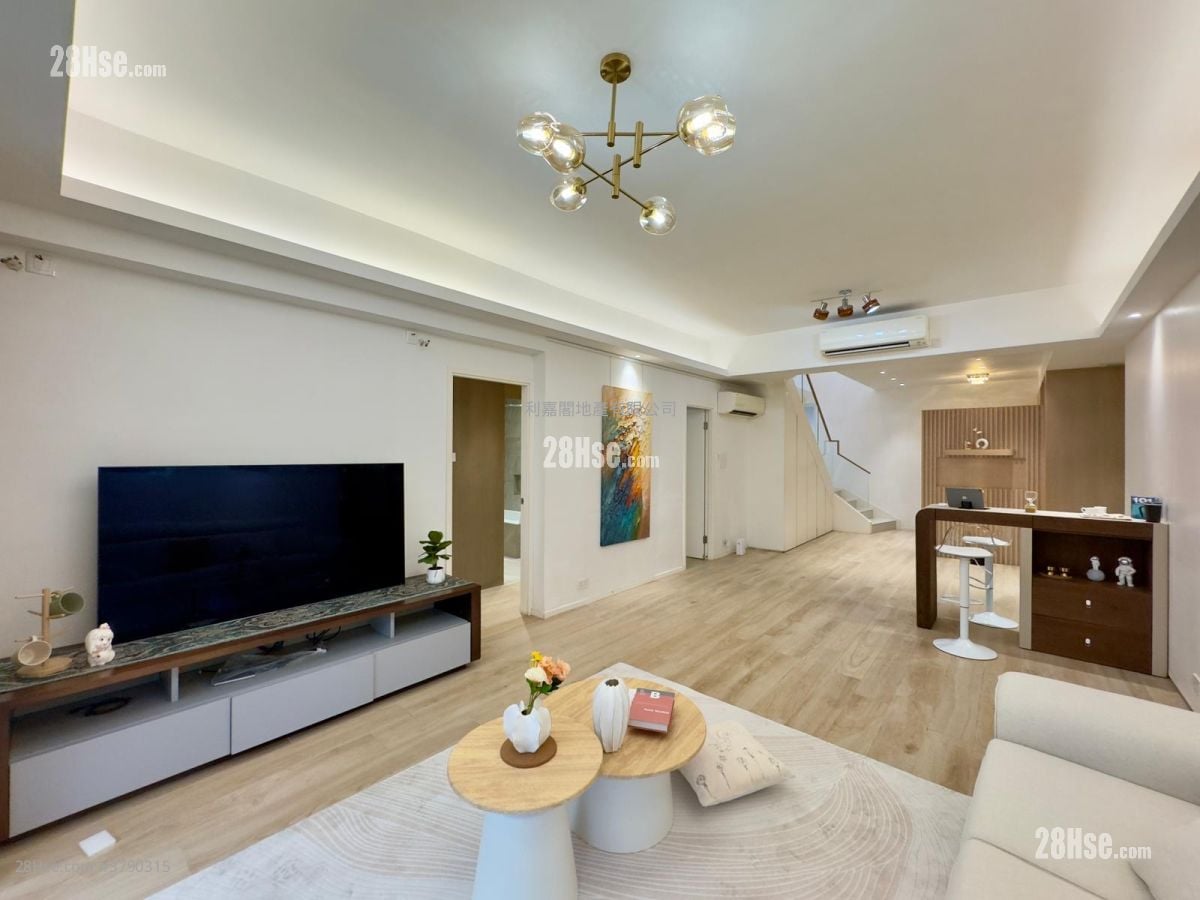 Sau Lai Garden Sell 5+ Bedrooms , 3 Bathrooms 2,655 ft²