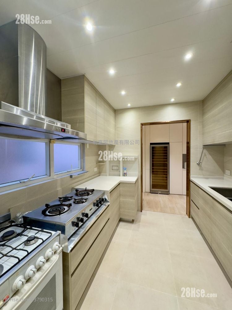 Sau Lai Garden Sell 5+ Bedrooms , 3 Bathrooms 2,655 ft²