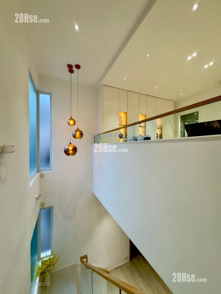 Sau Lai Garden Sell 5+ Bedrooms , 3 Bathrooms 2,655 ft²