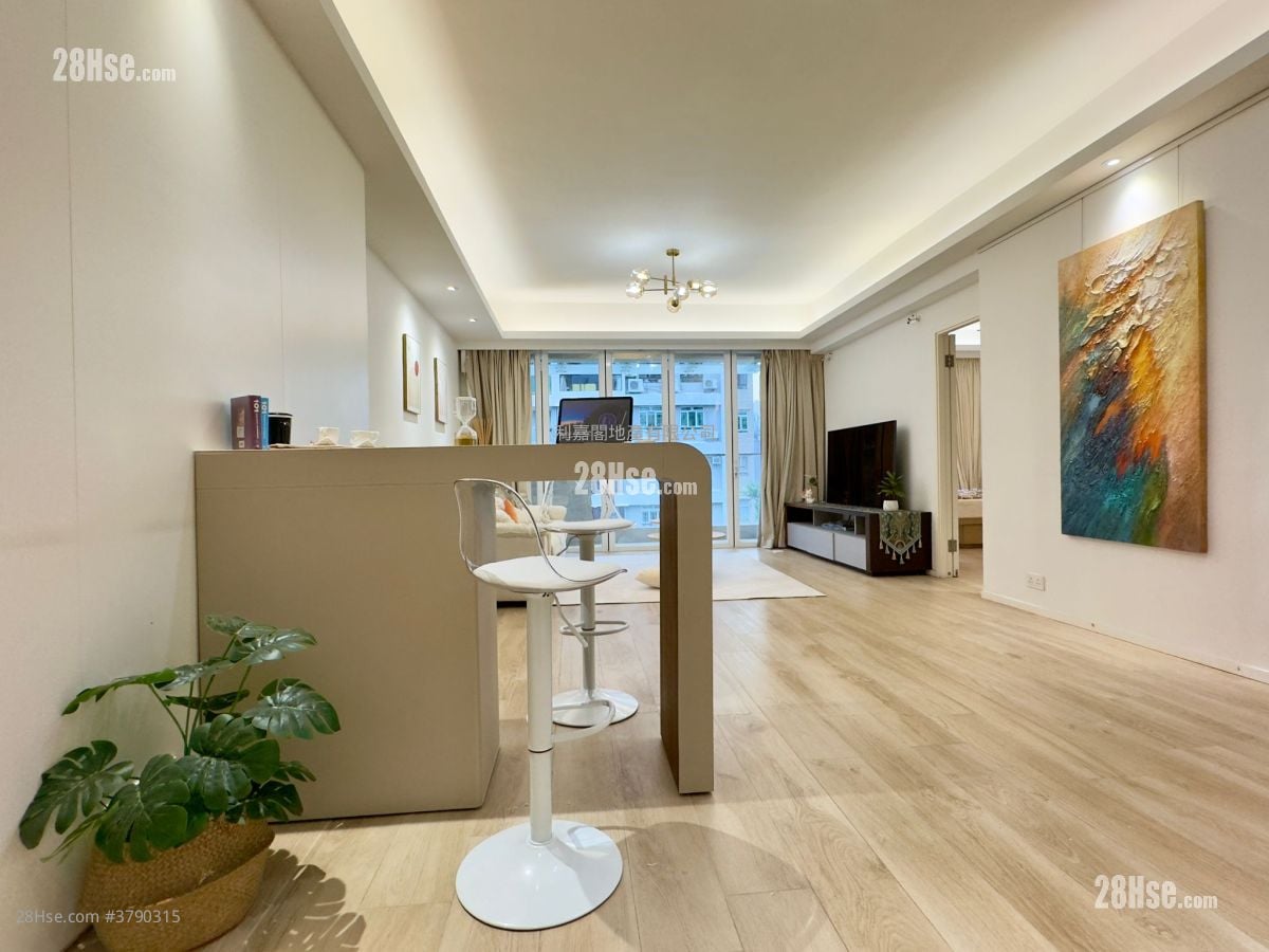 Sau Lai Garden Sell 5+ Bedrooms , 3 Bathrooms 2,655 ft²