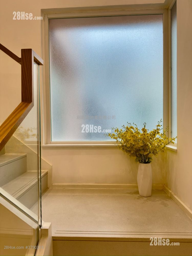 Sau Lai Garden Sell 5+ Bedrooms , 3 Bathrooms 2,655 ft²