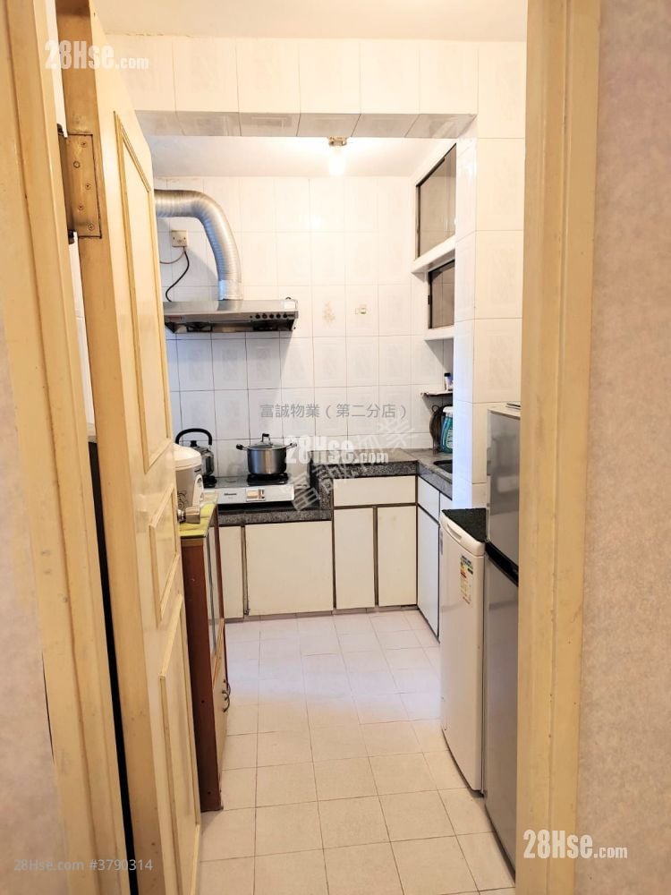 Hong Nga Court Sell 649 ft²