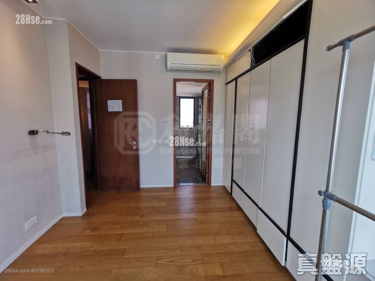 Dunbar Place Sell 3 Bedrooms 1,211 ft²