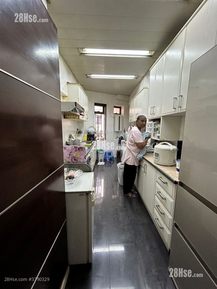 Garden Mansion Sell 3 Bedrooms , 2 Bathrooms 1,227 ft²