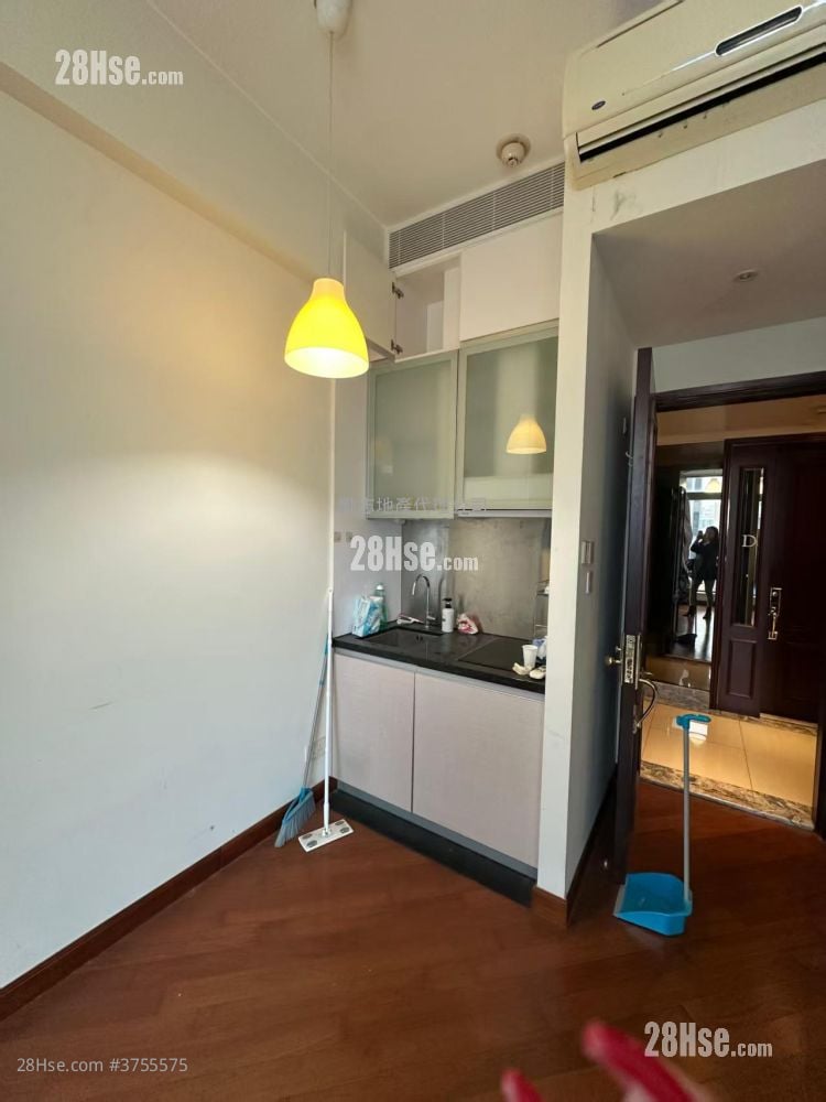 Park Summit Rental Studio , 1 Bathroom 274 ft²