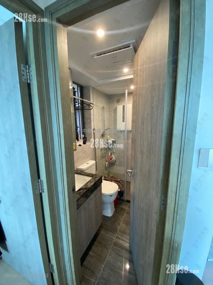 Aurora Sell 1 Bedroom , 1 Bathroom 285 ft²