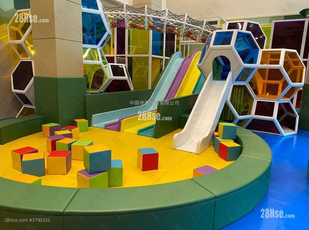 Aurora Sell 1 Bedroom , 1 Bathroom 285 ft²