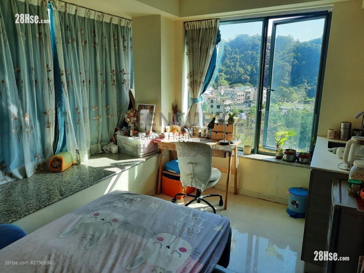 Mont Vert Sell Studio , 1 Bathroom 196 ft²