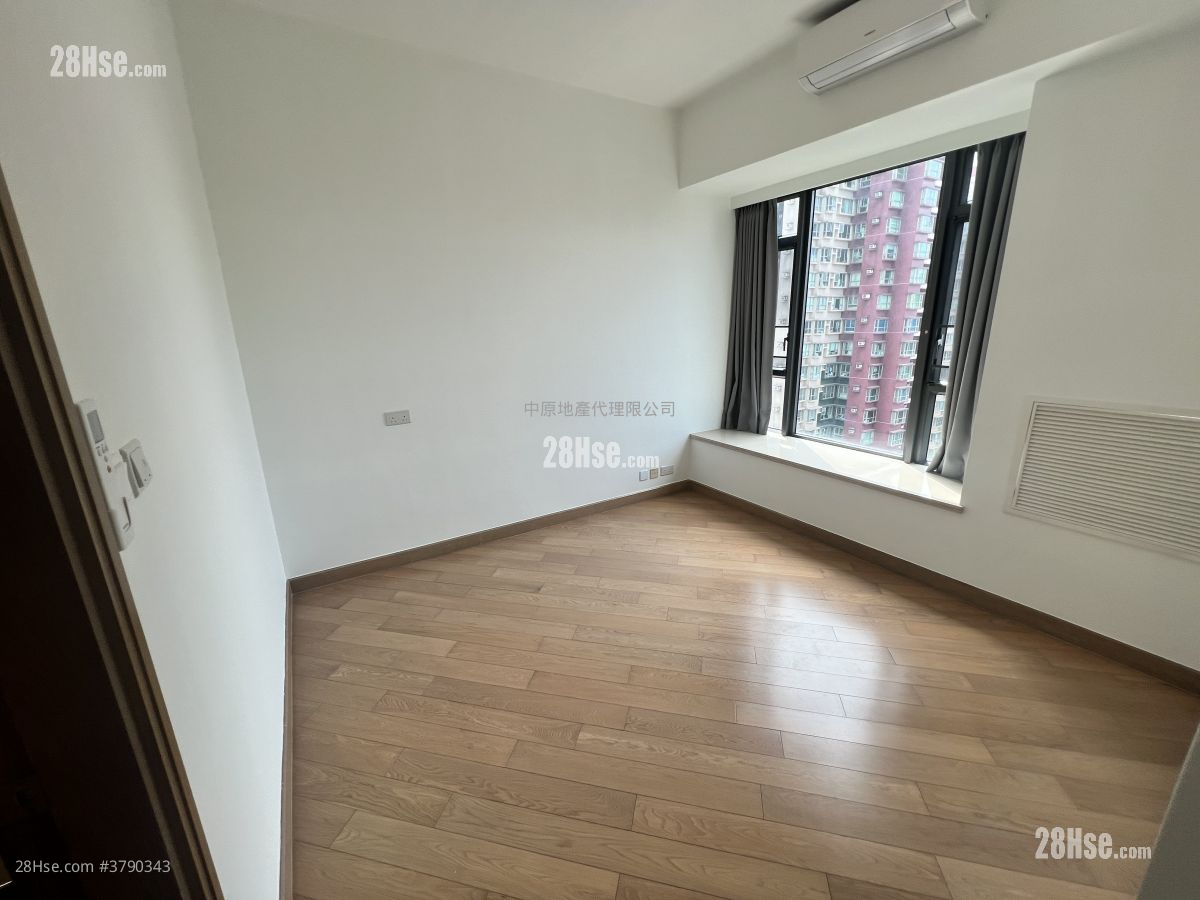 Yoho Midtown Sell 3 Bedrooms , 3 Bathrooms 880 ft²