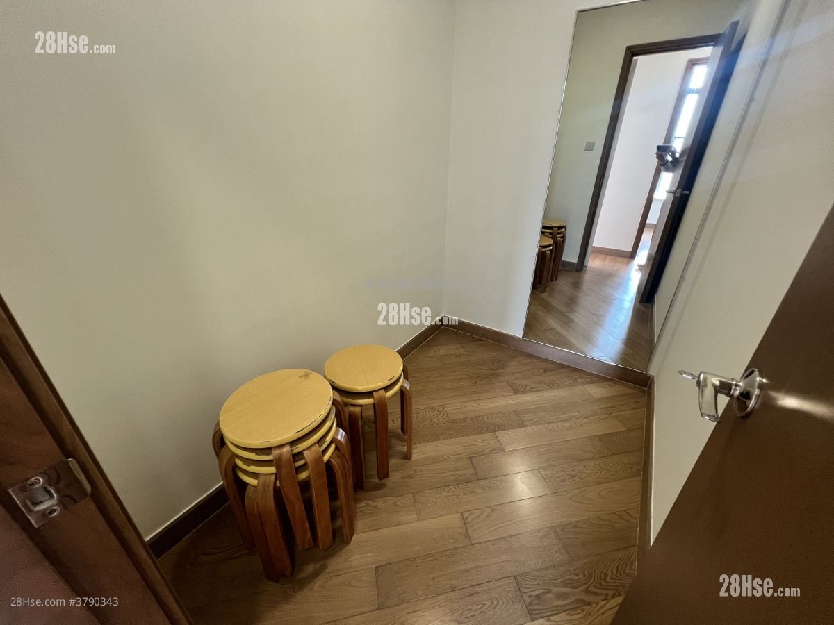 Yoho Midtown Sell 3 Bedrooms , 3 Bathrooms 880 ft²