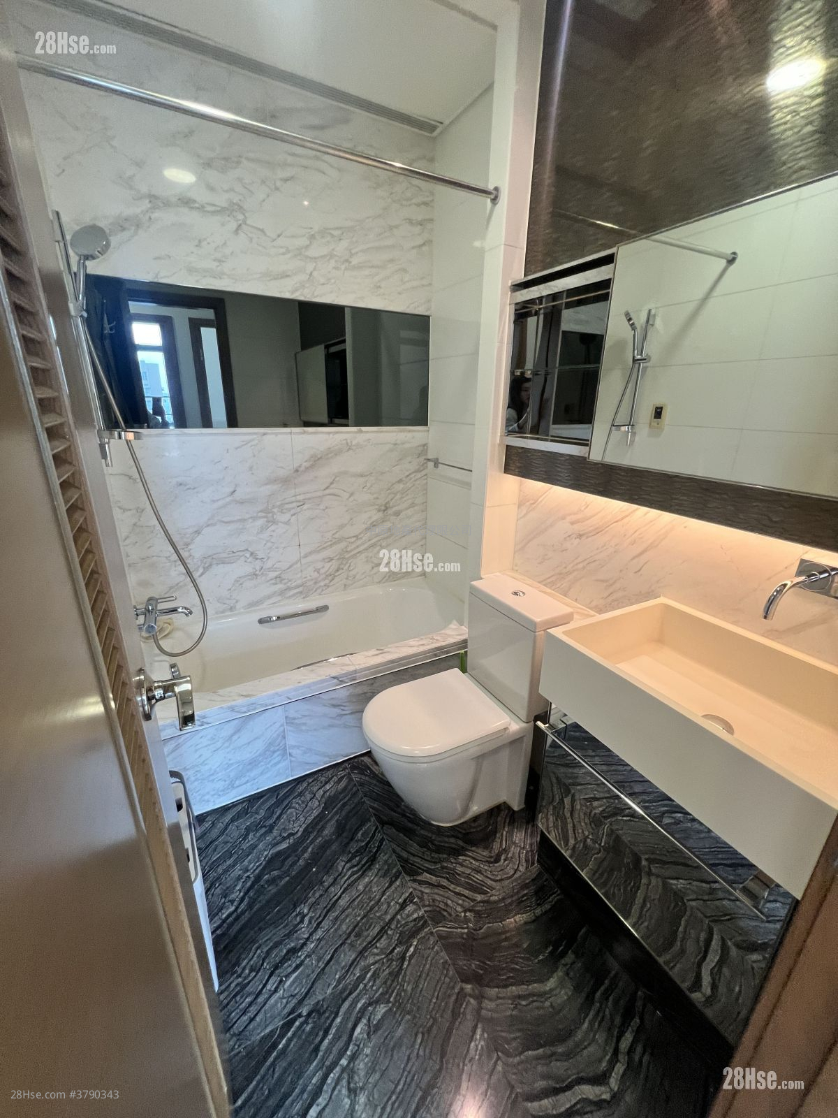 Yoho Midtown Sell 3 Bedrooms , 3 Bathrooms 880 ft²