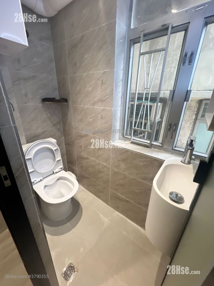 Pak Cheung Building Rental Studio , 1 Bathroom 150 ft²