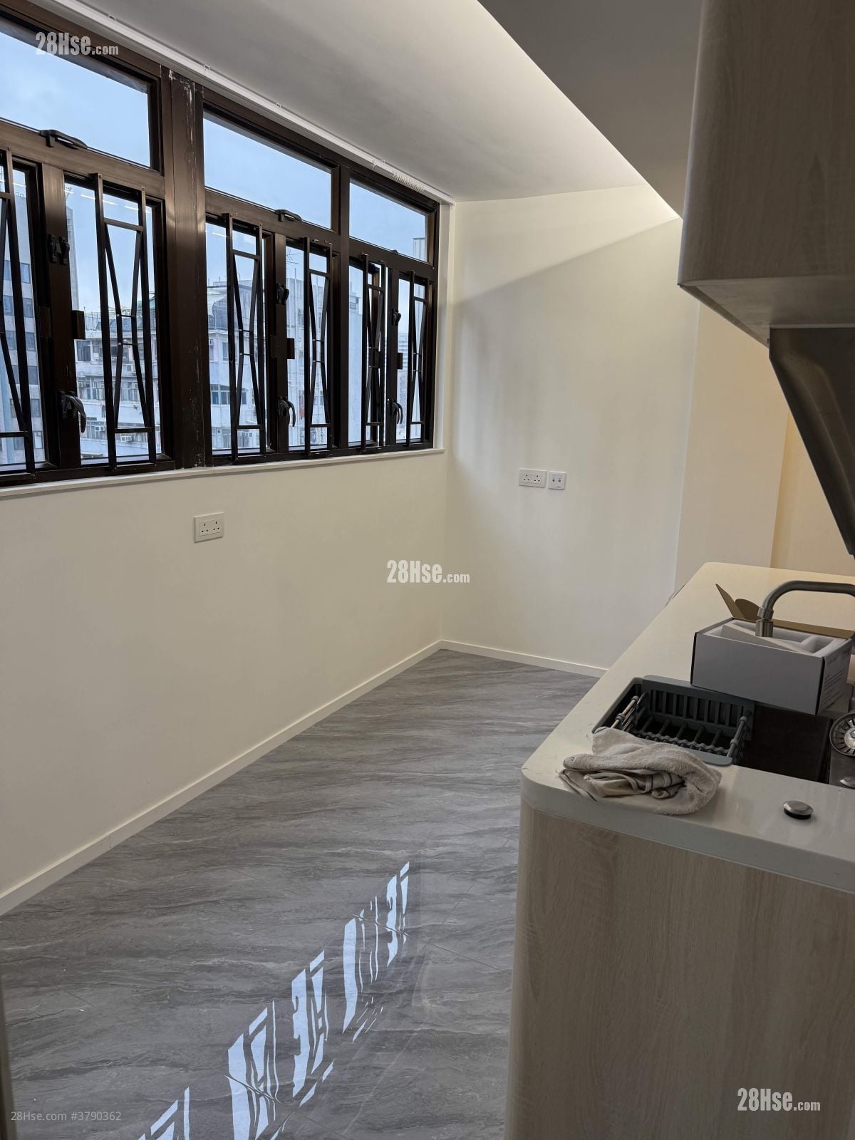 馀庆大厦 租盘 130 平方尺