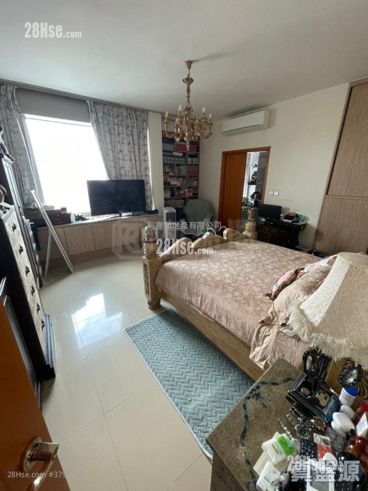 Vision City Sell 4 Bedrooms , 2 Bathrooms 2,147 ft²