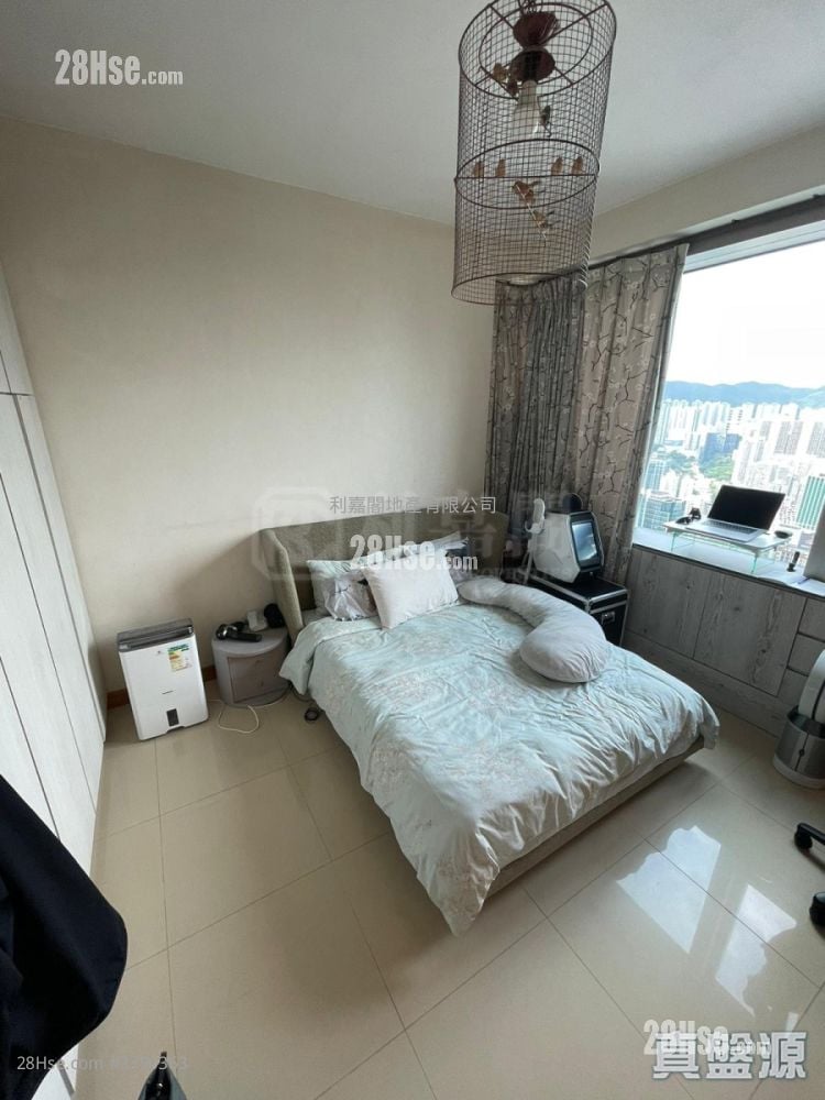 Vision City Sell 4 Bedrooms , 2 Bathrooms 2,147 ft²